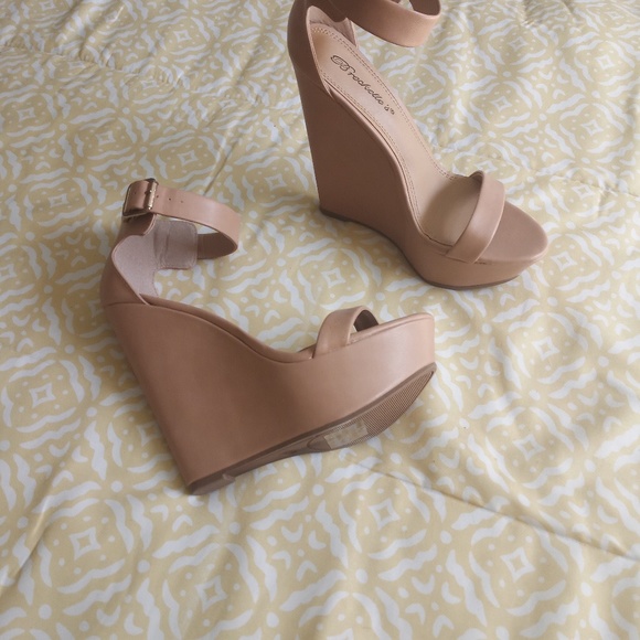 Gorgeous wedge platform sandals - Picture 4 of 7
